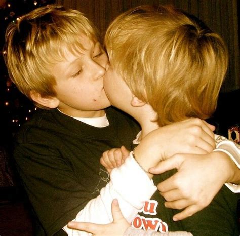 • обновлено 6 дней назад. 2 Boys kissing (With images) | Boys, Boys kiss boys, Boys ...