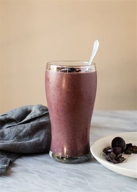 I always add my powders right after the liquid (before the frozen fruits/greens) so they don't poof up along the sides of the blender.it also keeps them from sticking to the bottom of the blender (which can happen if they are added first). Chocolate-Cherry Vegan Protein Shake | Recipe ...