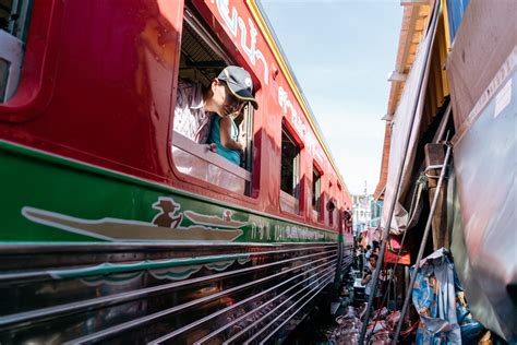 Maybe you would like to learn more about one of these? Maeklong Railway Market Thailand, Pasar Paling Bahaya Di ...