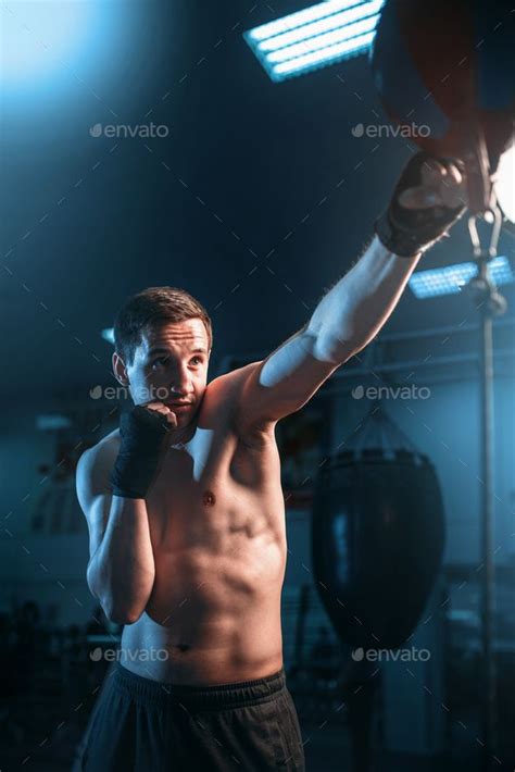 Sarah connor is a fictional character in the terminator franchise. Fitness Trio : Sarah Connor Pull Ups Gif