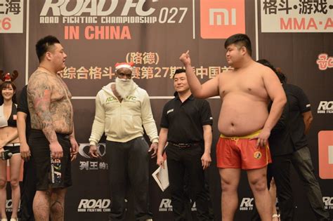 교통사고 같은 주먹 한 방 84 5kg 미들급 챔피언은 이 정도 실력은 팔씨름 미키광수 vs 황인수 feat 황인수vs오일학 로드fc 미들급 챔피언전 인터뷰. 로드FC 027 공식계체량김재훈-아오르꺼러 신경전 '충돌직전 ...