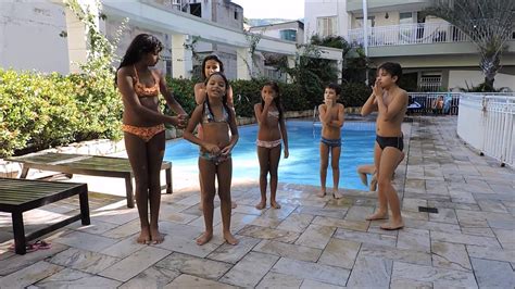 Este vídeo está realizado con el fin de entretener a un publico de mente abierta, no pretende ofender a nadie espero que lo disfruten. Desafio da piscina com amigos - YouTube