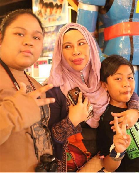 Mayat eddie zuhdi mohd amin, 11, dan adiknya edrie zikrie, 10, ditemui di bilik mandi manakala mayat mohd nor syamil, 26, ditemui di. Mulia Sungguh Hati Anak DS Vida, Serah RM100,000 Kerana ...