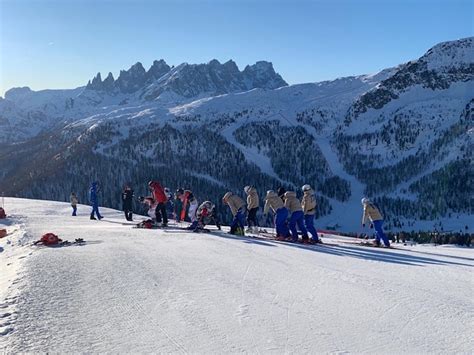 La comunità ladina ha saputo custodire la sua la val di fassa è una delle capitali dello sci internazionale, grazie agli oltre 200 km di piste per lo sci. Il regalo della Val di Fassa alla Fisi - SciareMag
