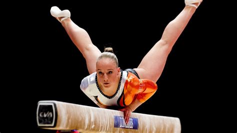 Beeld iris van den broek. Turnster Sanne Wevers verrast met zilver op WK | RTL Nieuws