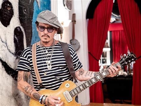 Johnny depp keerde donderdag terug naar. Johnny Depp: Μετά τη δύσκολη χρονιά που έζησε... μας ...