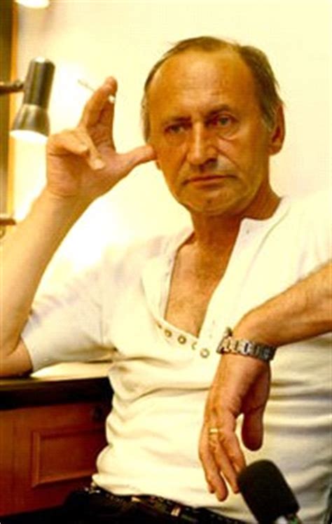 Gábor reviczky (born 28 march 1949, tatabánya) is a hungarian actor. Hírös Naptár