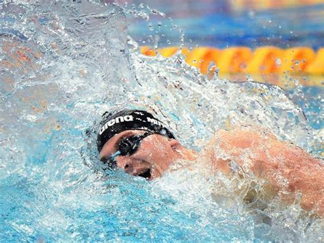 Questa staffetta è caratterizzata dalla successione di 4 atleti della stessa squadra, ciascuno dei quali deve percorrere 100 metri, coprendo quindi l'intero giro di pista. Europei di nuoto a Budapest, staffetta 4x100 di bronzo ...