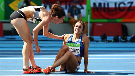 Controle o avião e colete os balões. Gracious runners rewarded for fair play - Olympic News