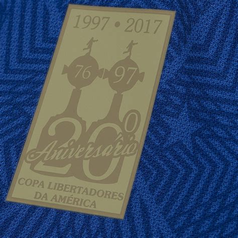 Se repórter ir atrás, vai saber de coisas como qualidade da comida na toca, gramado sem manutenção, ar condicionado que não funciona e coisas do tipo. Cruzeiro 2017-18 Trikots geteast - Nur Fussball