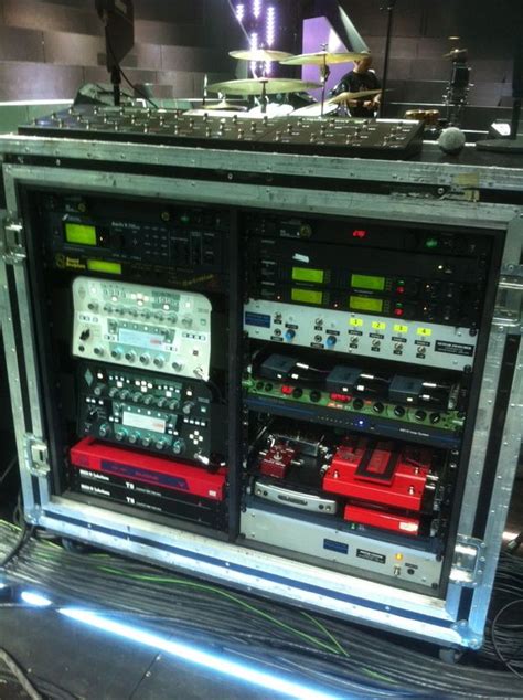 To call us 'genius' is an insult to other artists. The rack currently being used by Matthew Bellamy of Muse ...