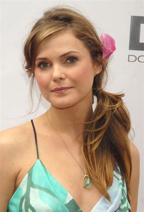 Keri russell going along with today's trend, her hair has been cut into long layers and straightened to get the proper alignment of dips and waves. Pin on Keri Russell