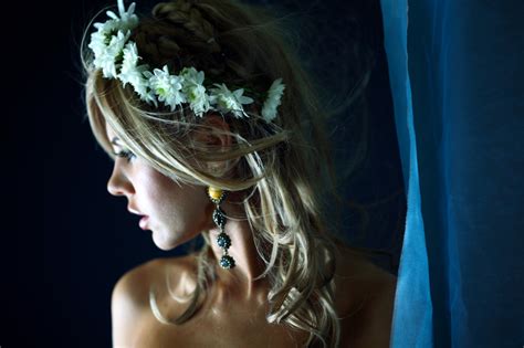 I fiorellini per la giornata della donna con bianchi: acconciatura sposa - UnaDonna.it il magazine declinato al ...