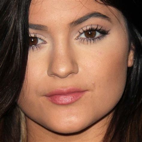 Kylie cosmetics, llc is an american cosmetics company founded by media personality kylie jenner. Kylie Jenner Makeup: Nude Eyeshadow & Metallic Pink Lipstick | Steal Her Style