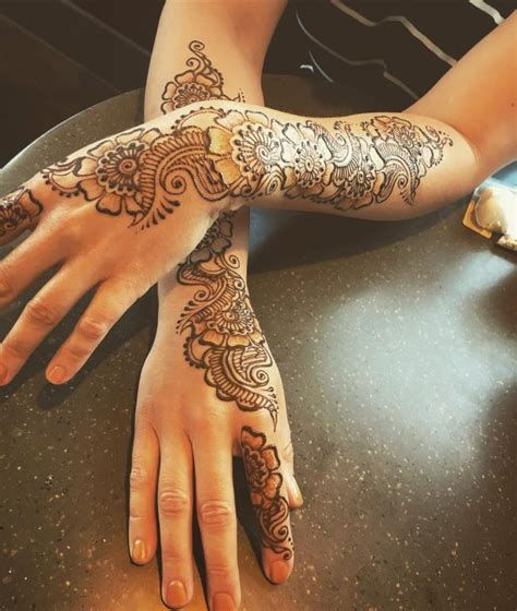 While some people (regardless of background) opt for the traditional mehndi art, there are many other choices available. 65 Festive Mehndi Designs - Celebrate Life and Love With ...