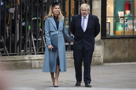 Prime minister boris johnson and his fiancée, carrie symonds, tied the knot in a surprise ceremony at westminster cathedral in london on saturday. Caras | Este é o motivo pelo qual Boris Johnson e Carrie ...