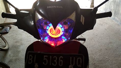 Seperti yang kita ketahui, kini penggunaan lampu led pada headlamp sepeda motor makin populer dan digemari, hal ini lantaran pancaran cahaya yang dihasilan terang dan memikat mata. Harga Lampu Led Buat Motor Supra X 125 - LAMPUTASOR