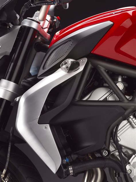 Check mv agusta brutale 675 variant's key specs and features. 2012 MV Agusta Brutale 675 Breaks Cover - Asphalt & Rubber