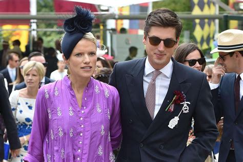 Er weiß, wie sich schmerz anfühlt, sagte harry in bezug auf die schwierigkeiten, die das leben als royal mit sich bringt und die komplizierte beziehung zu den. Prinz Harry + Herzogin Meghan: Wer wird Taufpate von "Baby ...