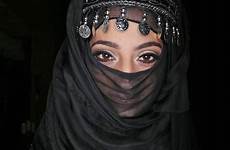 nadia hijab participates star bintang produser eks pensiun karena jatuhkan islam filmdaily liberal okezone