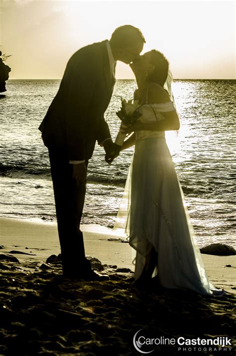 Romantic wedding at sunset on the beach | Wedding photography, Romantic wedding, Couple photos