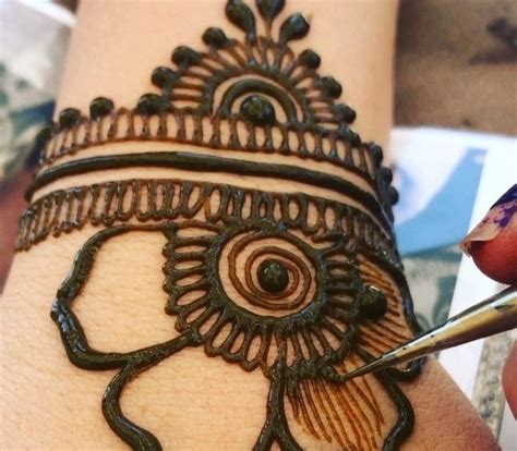 100 gambar henna tangan yang cantik dan simple beserta cara. Gambar Henna Tangan Simple Pemula / Lukisan Inai Simple ...