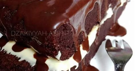 Video diatas menjelaskan bagaimana cara membuat fla coklat dengan bahan dasar chocolatos (produk minuman coklat dari. Resep dan Cara Membuat Cake Coklat Lumer - RESEPXYZ