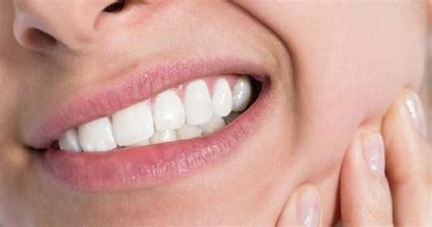Berikut 3 cara mudah dan sederhana yang bisa anda lakukan guna meredakan sakit gigi untuk sementara waktu Sakit Gigi: Punca, Simptom dan Rawatan - The Diagnosa