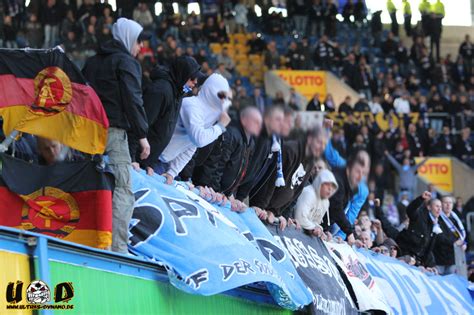 Schwarz sind die ultras, die den verein zugrunde richten. 10/11 - 32 - FC Hansa Rostock vs. SG Dynamo Dresden ...