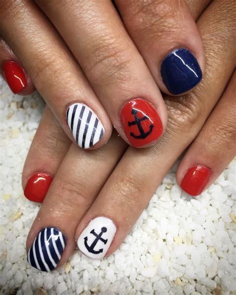 La mejor forma de saltar a una moda es con tu pintauñas. Uñas Marineras Diseño / Disenos De Unas Veraniegos Con Esmaltes Masglo Manicura Marinera Y De ...