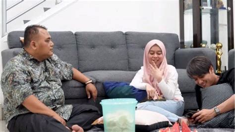 Haru bahagia lamaran billar dijawab lesti saya bersedia lamaran leslar. Di Depan Rizky Billar, sang Paman Minta Lesti Berdoa Jadi ...