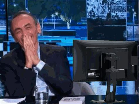 Url du gif el risitas,risitas,espagnol,lol,mdr,rire,rose. Sticker de ZarlokX sur politic eric zemmour rire ...