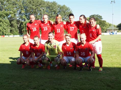 Wir entschieden uns, die letzten kilometer des green way, die wir auf zwei tage hätten aufteilen müssen, zu verlassen, um auf direktem wege zu klaus' bruder und freundin nach wien zu radeln. Purbach: Frauenfußball Österreich - Slowakei U17. Das Team ...