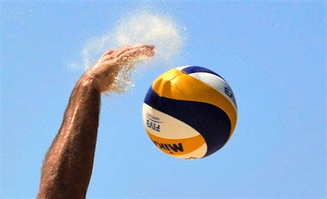 Similar to indoor volleyball, the objective of the game is to send the ball over the net and to ground it on the opponent's side of the court. Beach volley, Thomas Casali squalificato - Metropolitan ...