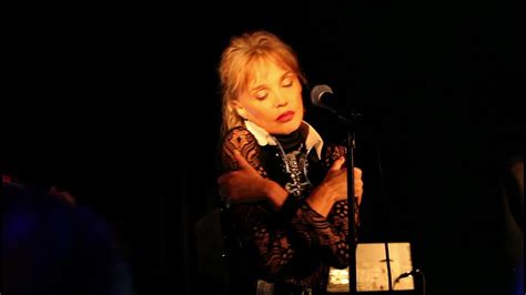 Il est le chanteur des groupes poni hoax, aladdin et paris. Arielle Dombasle & Nicolas Ker - Showcase aux Bains - YouTube