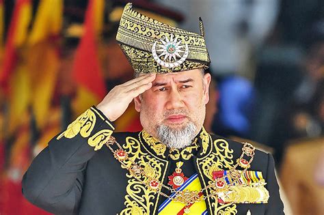 Nie daje mu jednak prawa i upoważnienia do odwołania premiera. Kronologi Sultan Muhammad V Selaku Yang di-Pertuan Agong ...