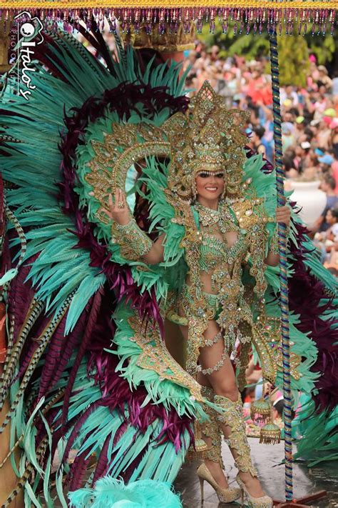 Am i mrs claus material? Carnaval de Las Tablas on Twitter: "SM Ana Victoria ...