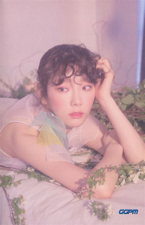 Book cover (sky or bloosom ver) will be randomly selected in random and delivered. TAEYEON 1st Album 'My Voice (Deluxe Edition)' BOOKLET - Preview (#2) | GGPM