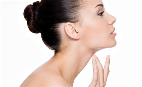 Gerakan ini secara tak langsung membantu menarik dagu anda sehingga menjadi kencang. 8 Cara Hilangkan Double Chin Dengan Senaman Mudah, Berkesan!