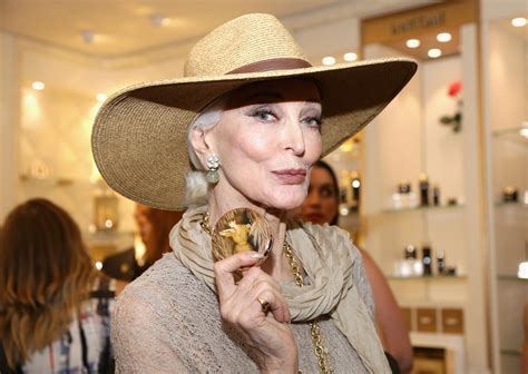 Belle femme nue mature language:fr. À 75 ans, elle pose nue avec son compagnon pour montrer ...