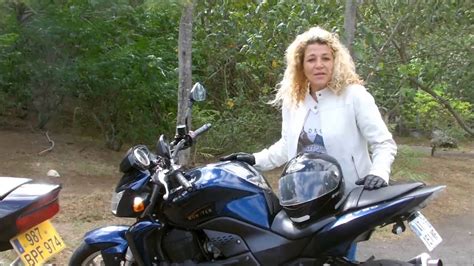 Une femme russe d'une nature gentille et honnête. les femmes à moto - YouTube