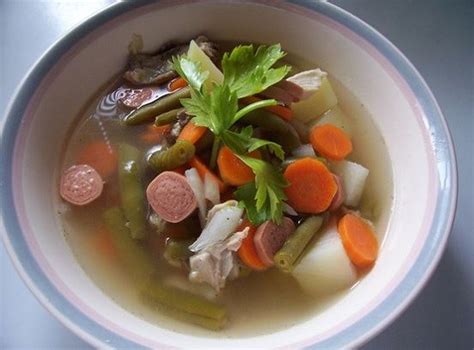 800 gr tulang sumsum sapi 300 gr daging sapi (iris dadu) 5 buah wortel (iris dadu) 3 buah kentang (iris dadu) 3 batang daun bawang (iris kasar). Resep Masakan dan Cara Memasak Sup Sosis Merah/Sapi Campur yang Spesial dan Lezat - Selerasa.com