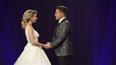 Anna carina woitschack stefan mross die helden des alltags immer wieder sonntags 03 05 2020. Hochzeit im TV: In diesem Kleid gab Anna-Carina ihr Jawort ...