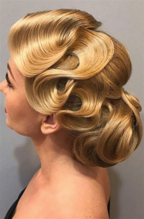 Here are some long when choosing a long hairstyle for a fat round face, a messy bun on top of the head can be a long shaggy hair for round faces will provide a soft shape and will gorgeously elongate your expression. 8+ Hairstyles Prom Videos Round Face | Finger wave hair, Gatsby hair, Hair waves
