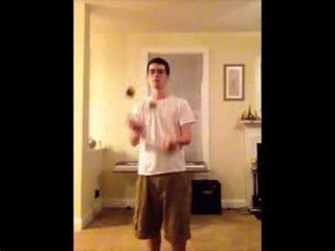 Share your favourite juggling tutorials, videos, resources, or just plain chat and gossip. 3 Ball Juggling Trick: Fountain Start - YouTube
