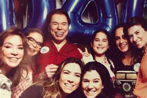 Filhas de silvio santos entram em guerra por poder no sbt na ausência.facebooktwitterpinterestwhatsapp silvio santos, silvia abravanel. Paizão, Silvio Santos aparece rodeado das filhas em data ...