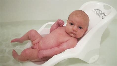 Contents is giving a baby a bath everyday bad? piccolo pane