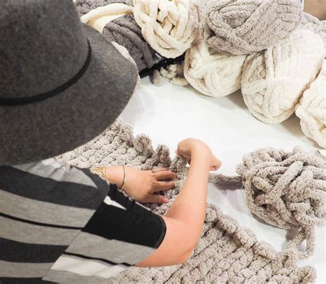 Learning english from films and tv series. Learn to Make Your Own Cozy "Chunky Knit Blanket" at AR ...