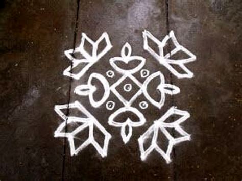 ముగ్గు) or tharai aalangaram (tamil: Pulli Kolam Designs Pongal Kolam 2021 / 500 Rangoli Ideas ...