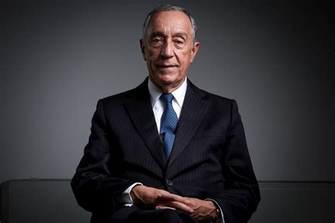 His father was a politician, who was a minister, member of. Maszkban és fürdőnadrágban állt sorban egy boltban a ...